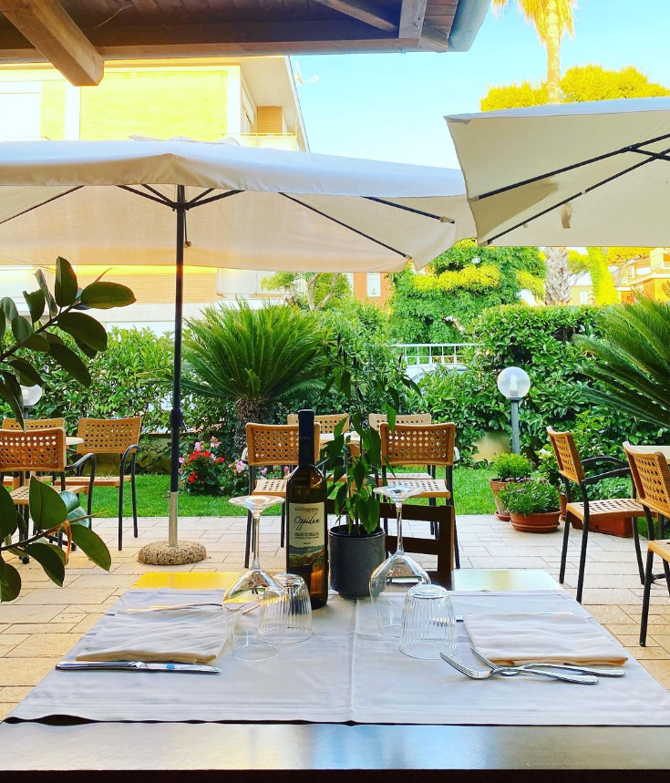 Ristorante Hotel Mare Azzurro tre stelle sul lungomare laziale